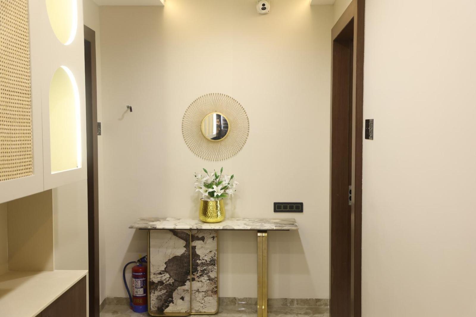 The Meera Hotel Ujjain Ngoại thất bức ảnh