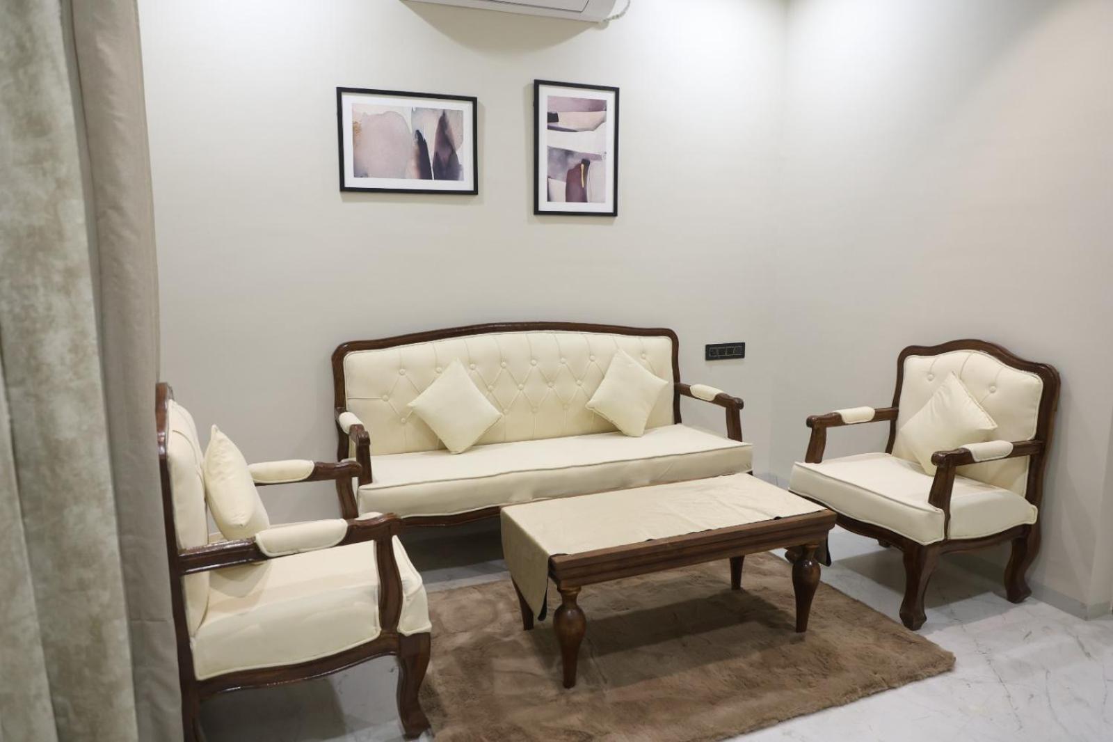 The Meera Hotel Ujjain Ngoại thất bức ảnh