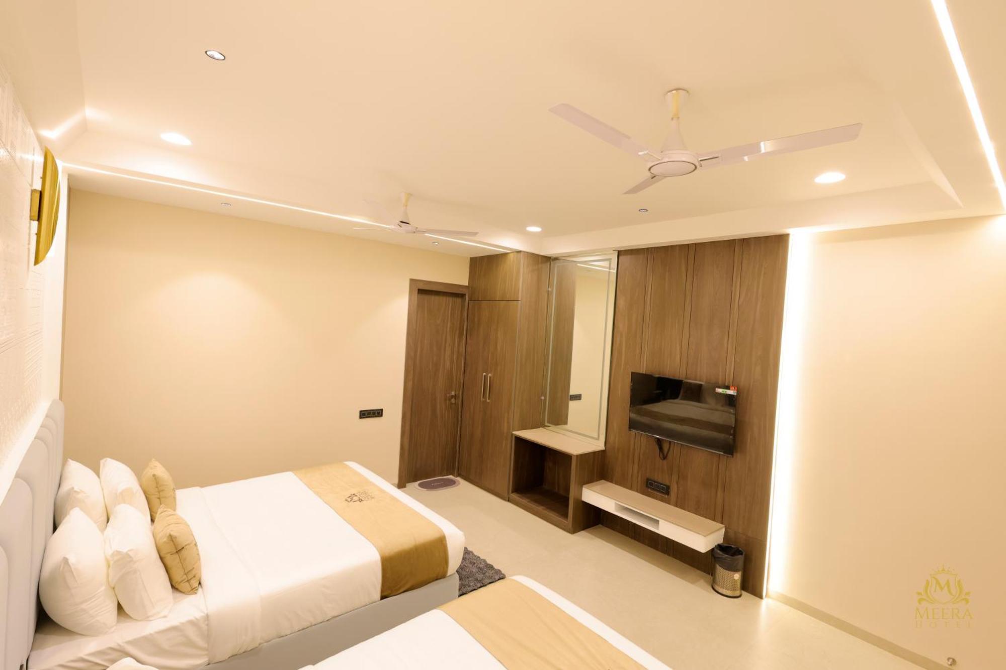 The Meera Hotel Ujjain Ngoại thất bức ảnh