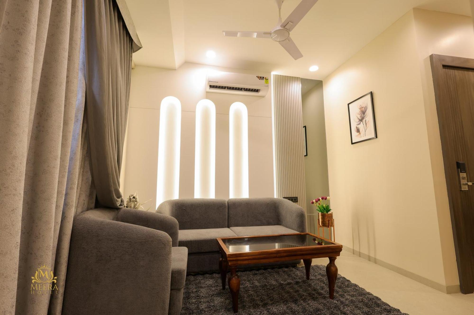 The Meera Hotel Ujjain Ngoại thất bức ảnh