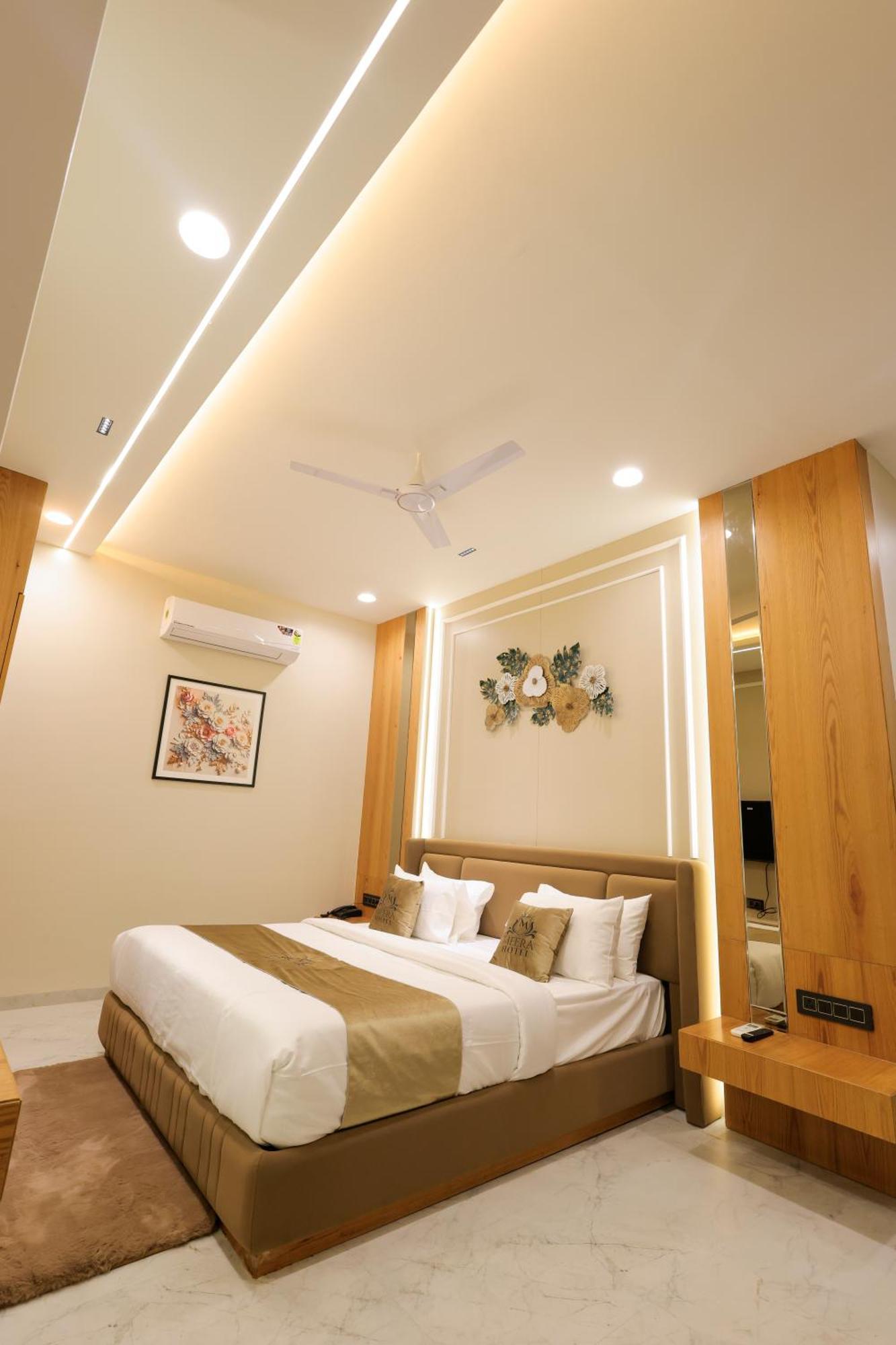 The Meera Hotel Ujjain Ngoại thất bức ảnh
