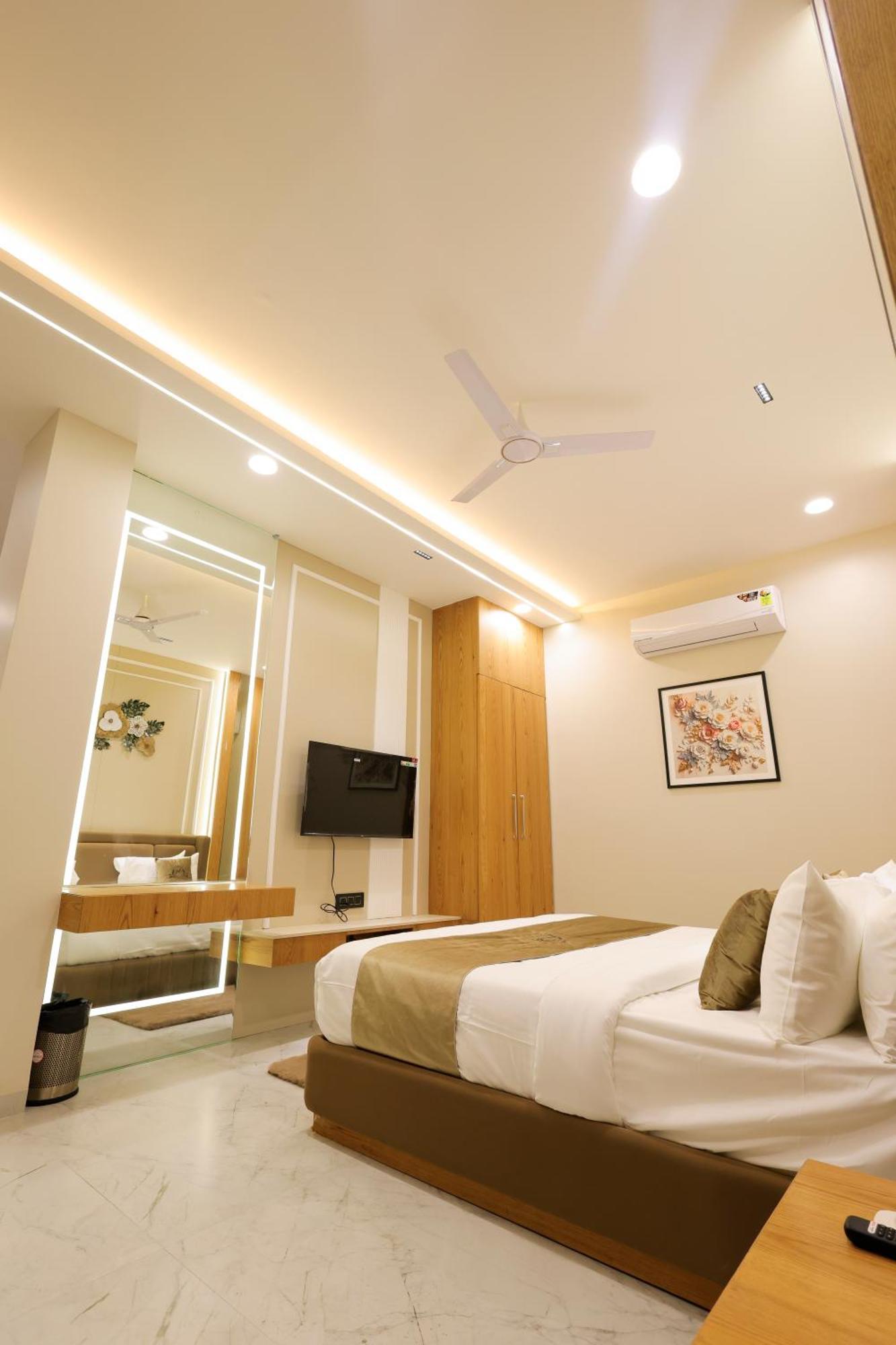 The Meera Hotel Ujjain Ngoại thất bức ảnh