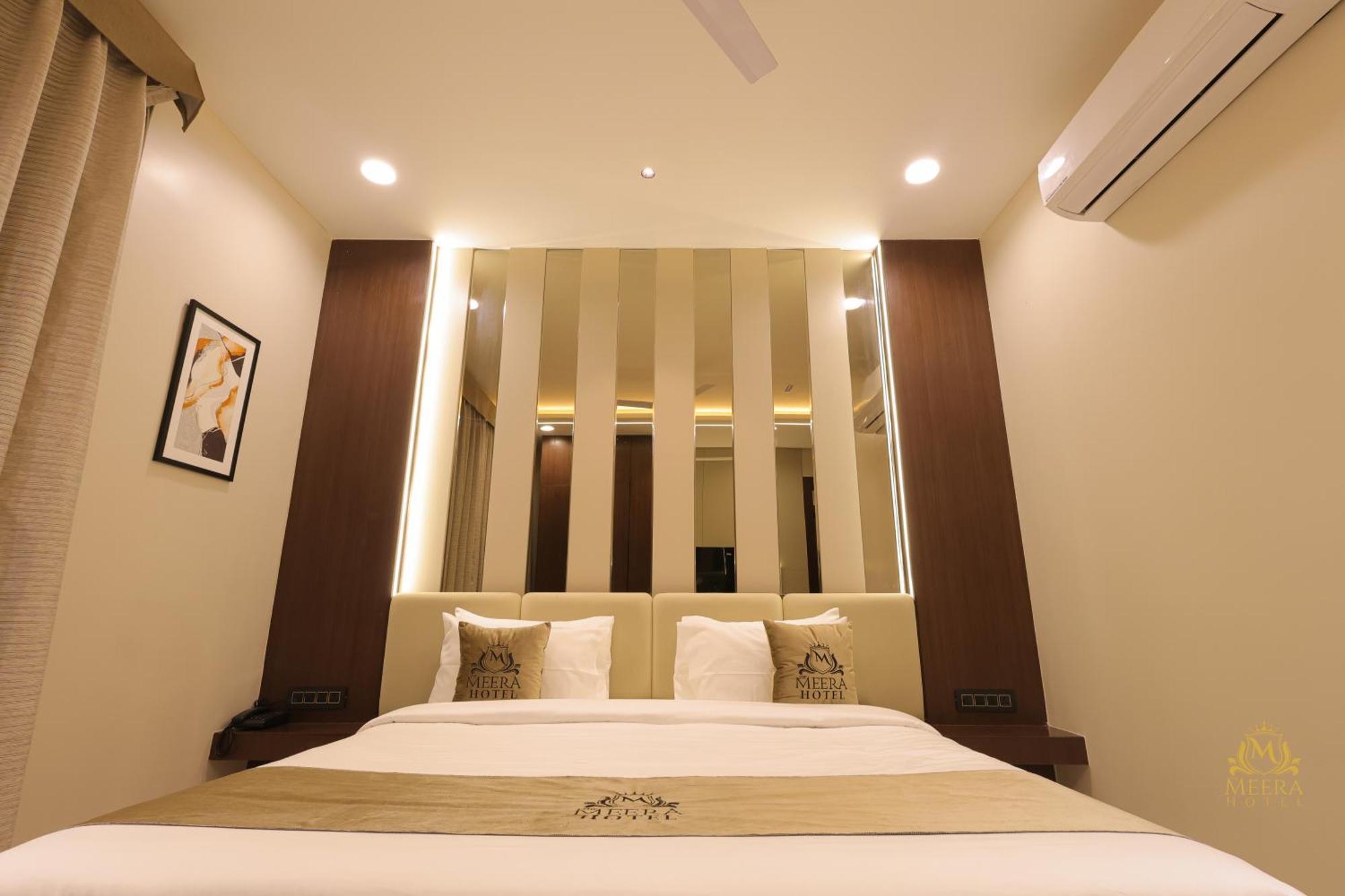 The Meera Hotel Ujjain Ngoại thất bức ảnh