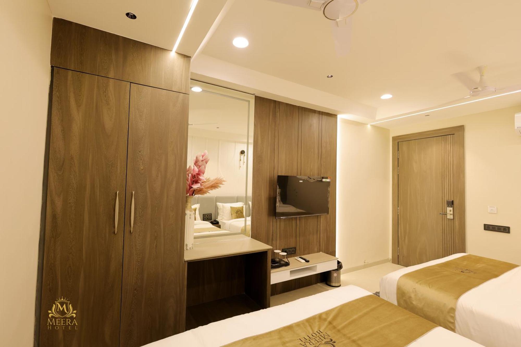 The Meera Hotel Ujjain Ngoại thất bức ảnh