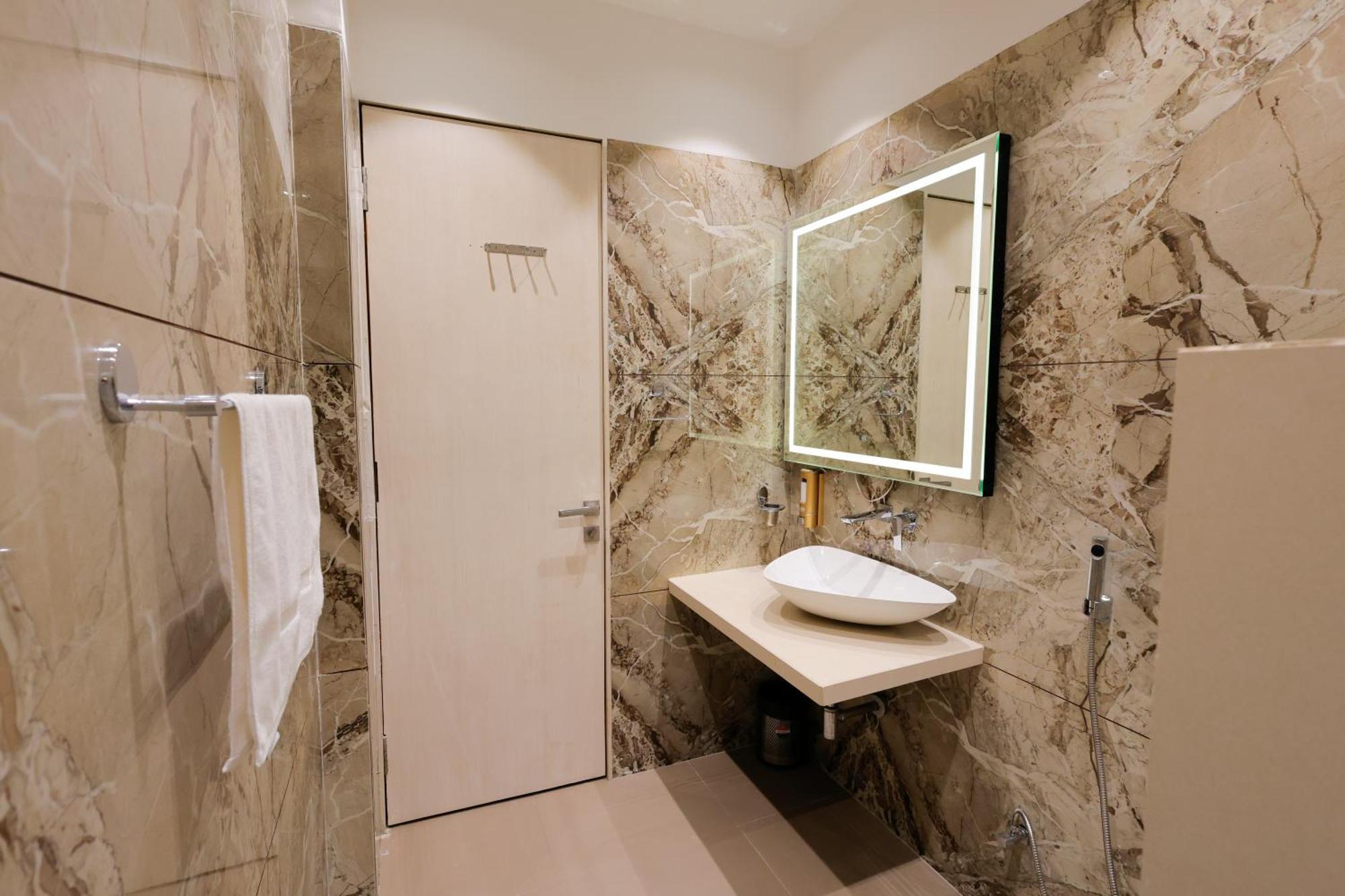 The Meera Hotel Ujjain Ngoại thất bức ảnh
